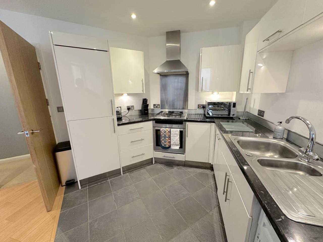 Parc Y Bryn Serviced Apartments Абъристуит Екстериор снимка